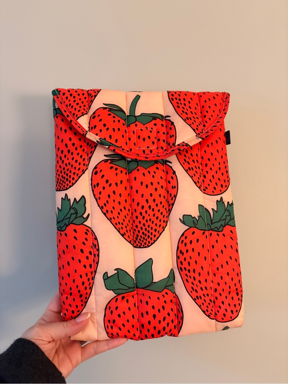 BAGGU Strawberry Puffer Laptop Pouch